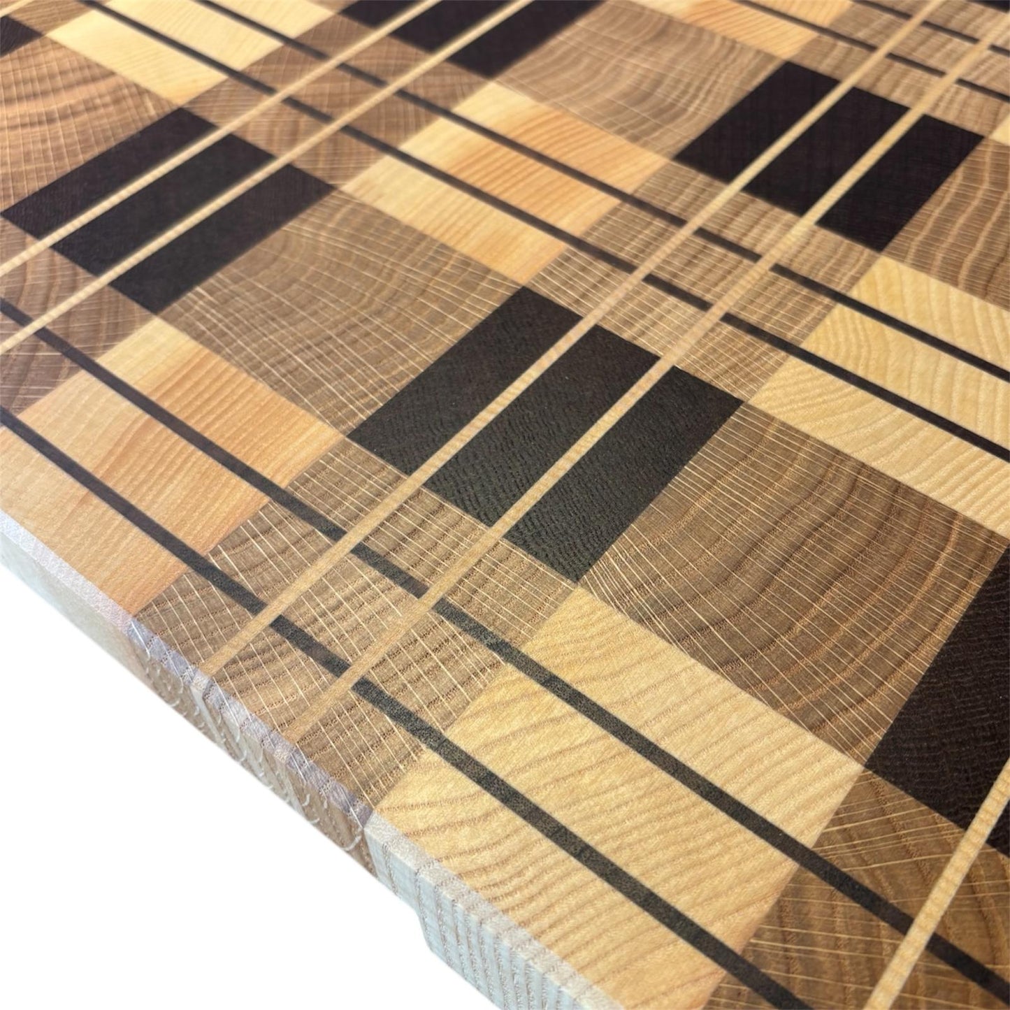 Stinholz Schneidebrett mit Tartan-Muster Quadratisch - Esche, Eiche & Räuchereiche