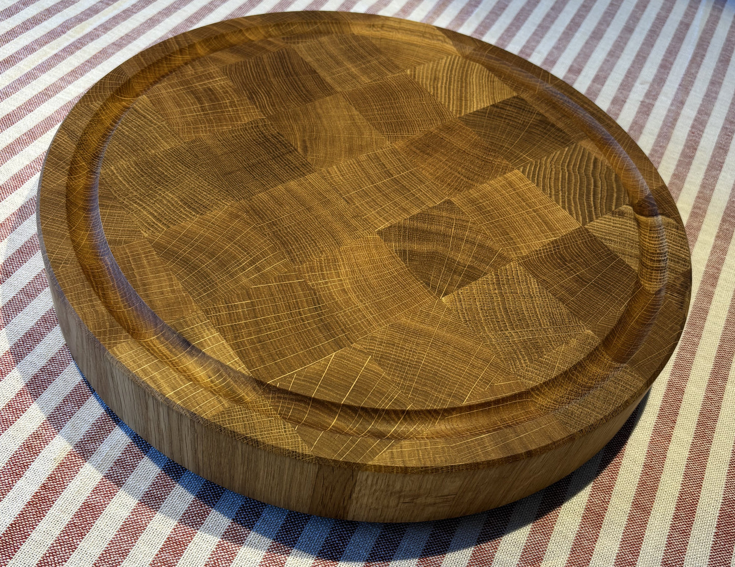 Oak cutting board round made of end grain - 39cm