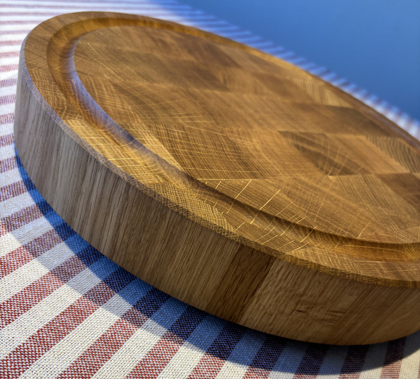 Oak cutting board round made of end grain - 39cm