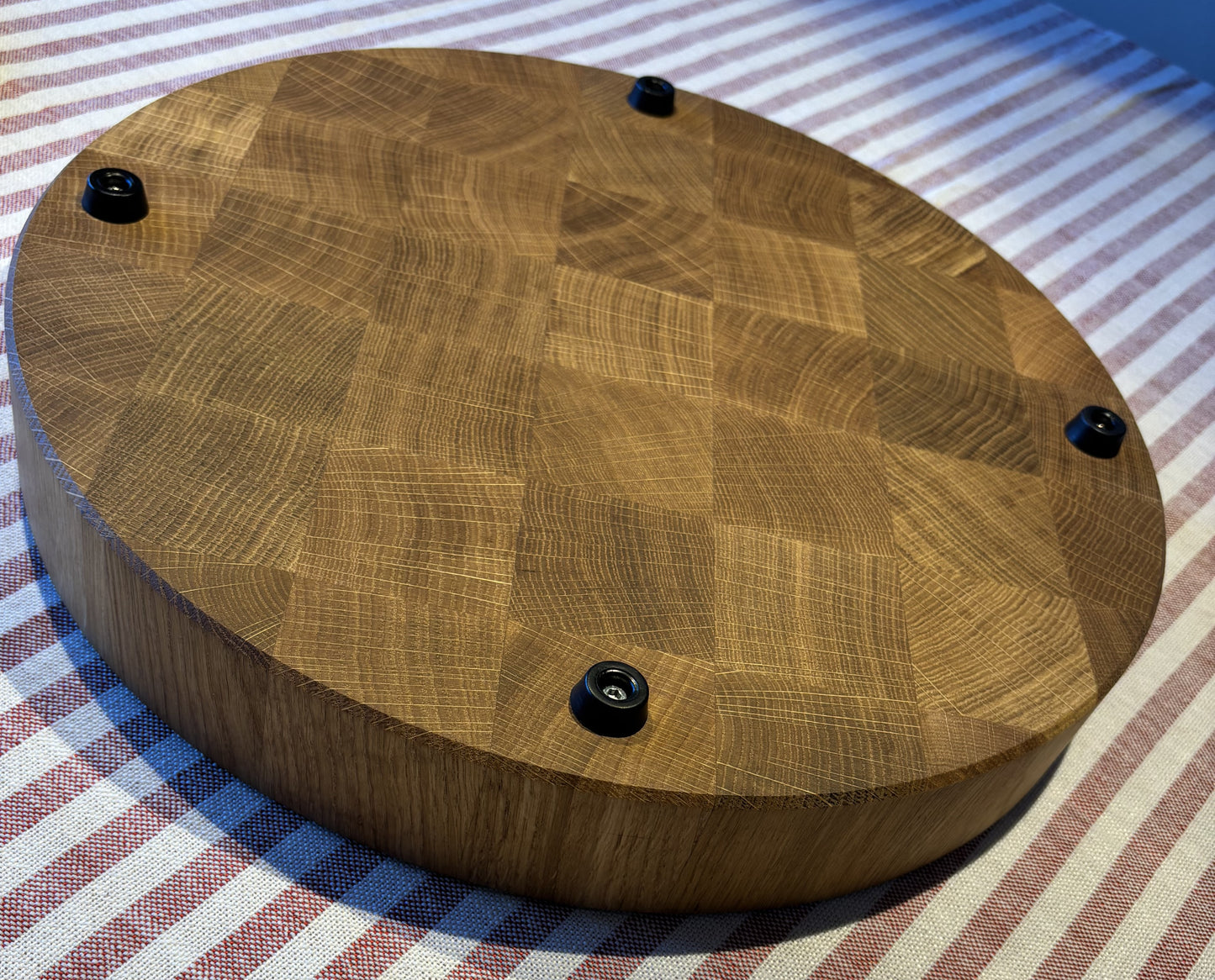 Oak cutting board round made of end grain - 39cm