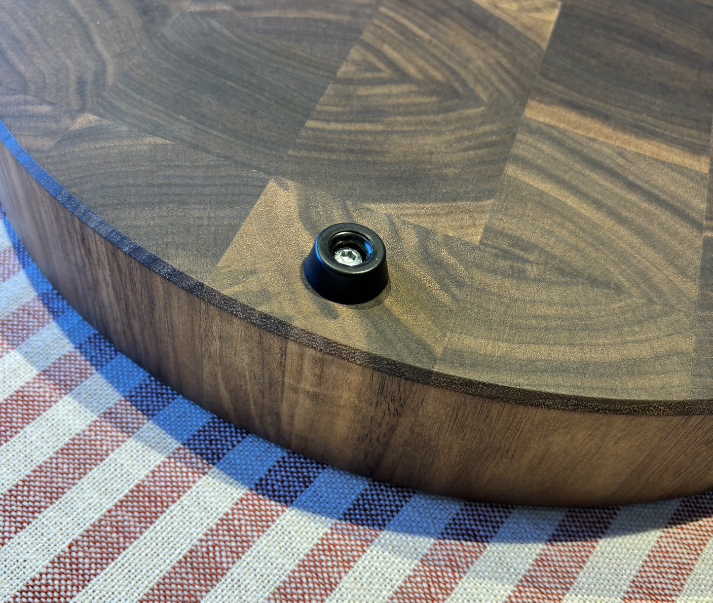 Cutting board round solid walnut - 39 cm