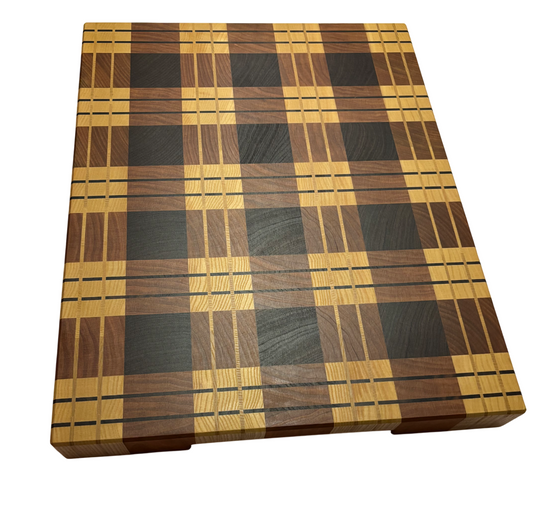 Schneidebrett Kirschbaum, Nussbaum und Esche mit Tartan-Muster -  49,5 x 38,5 x 5