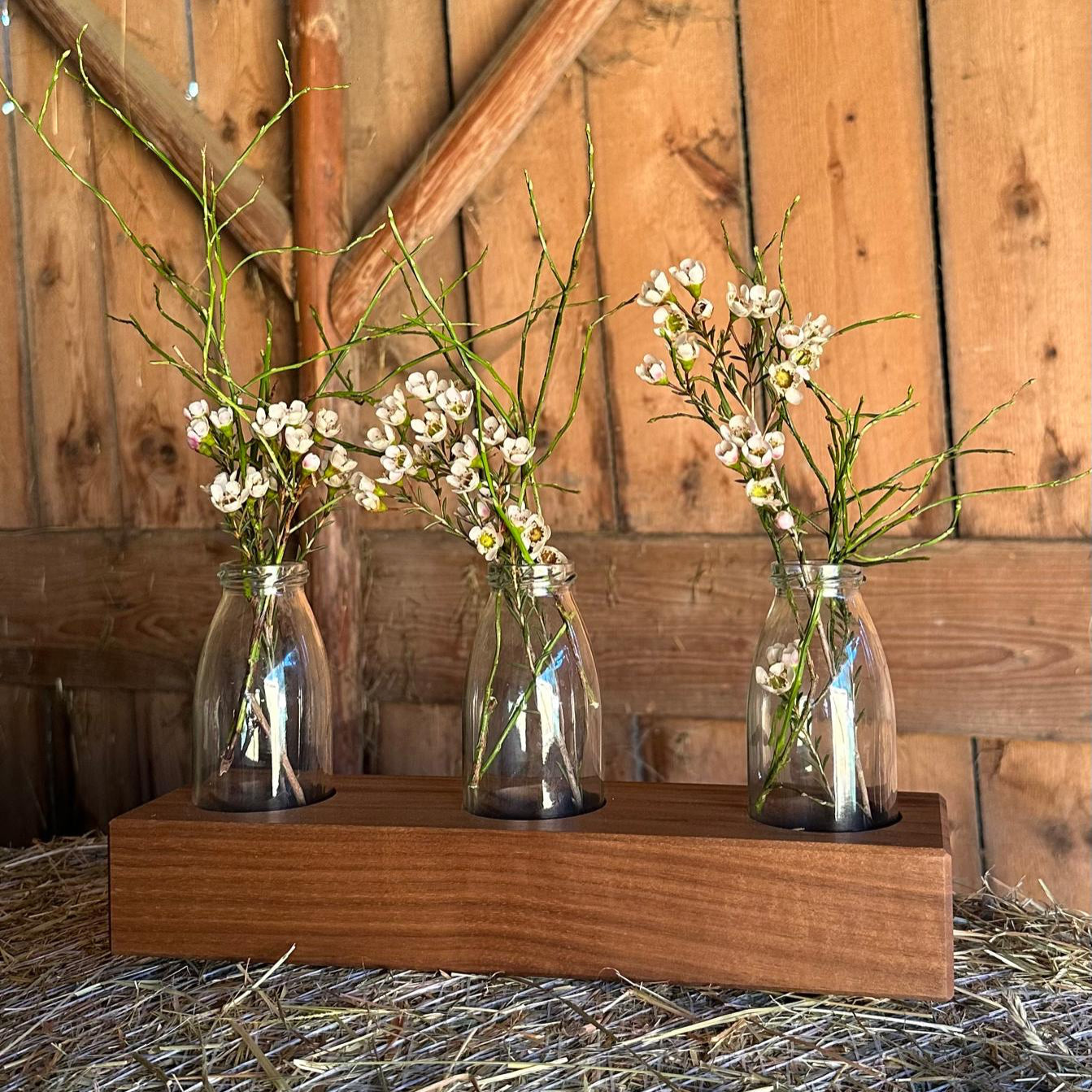 Tischvase mit Holz-Ständer aus Nussbaum